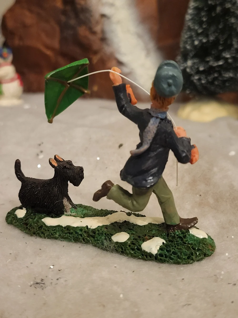 Lemax Flying High Boy with Green Kite & Dog Figurine #72388 Retired 2007